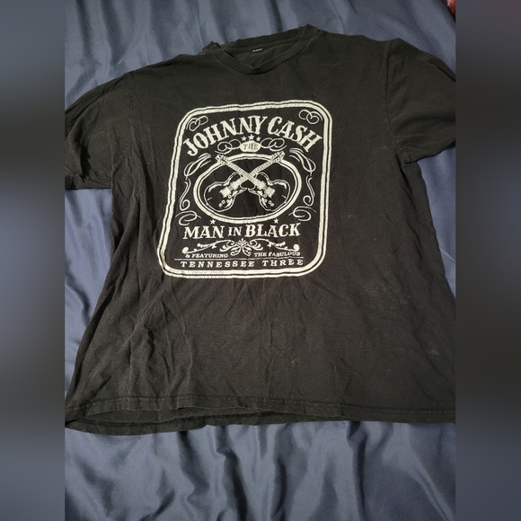 JOHNNY CASH Mens Size Medium THE MAN IN BLACK T-SHIRT Classic Country Music - Picture 1 of 5